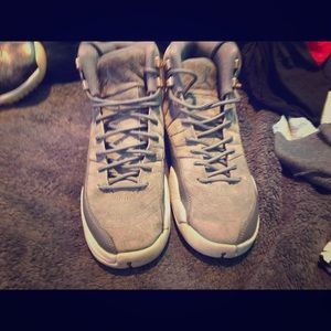 Jordan retro 12 wolf grey